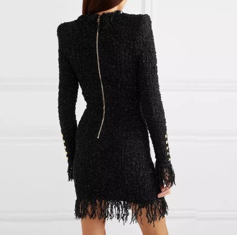 Vestido Curto em Tweed com Decote V, Botões Frontais e Detalhes em Franjas – Moda Feminina Elegante