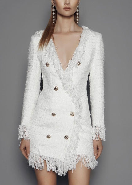 Vestido Curto em Tweed com Decote V, Botões Frontais e Detalhes em Franjas – Moda Feminina Elegante