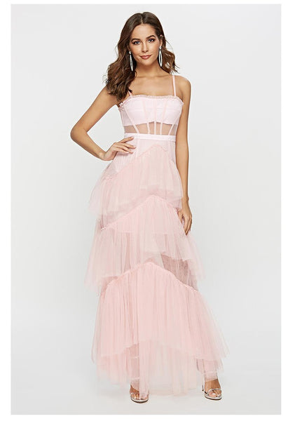 Vestido Longo de Alcinha com Renda, Decote Reto, Recortes na Cintura e Saia em Camadas de Babados – Modelo Elegante e Sofisticado