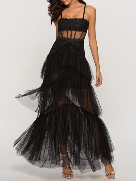 Vestido Longo de Alcinha com Renda, Decote Reto, Recortes na Cintura e Saia em Camadas de Babados – Modelo Elegante e Sofisticado