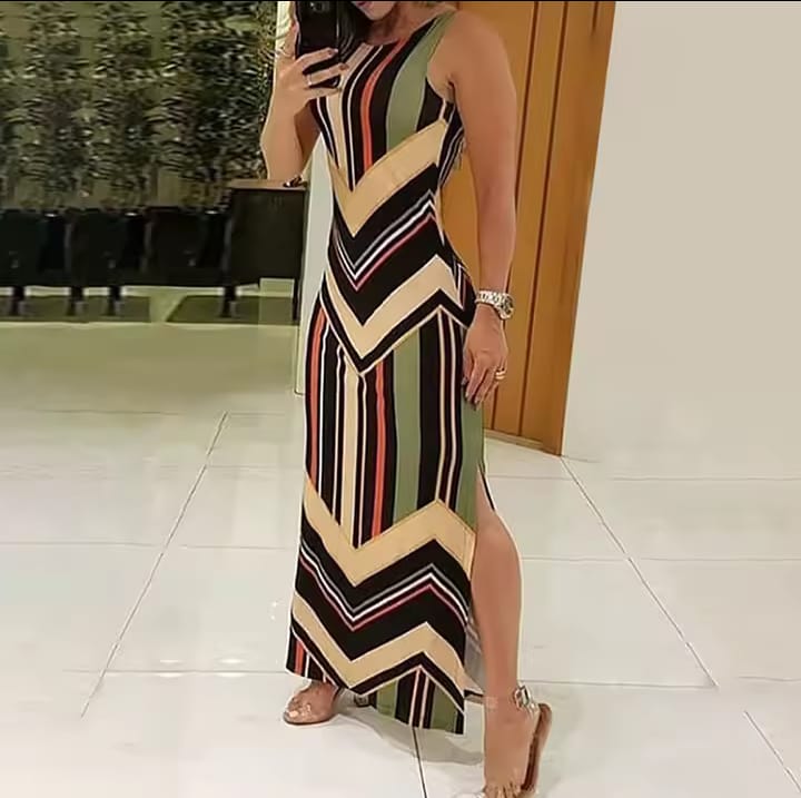 Vestido Longo Feminino Justo Listrado sem Mangas com Fenda Lateral, Ideal para Passeios, Viagens, Jantares ou Eventos Casuais