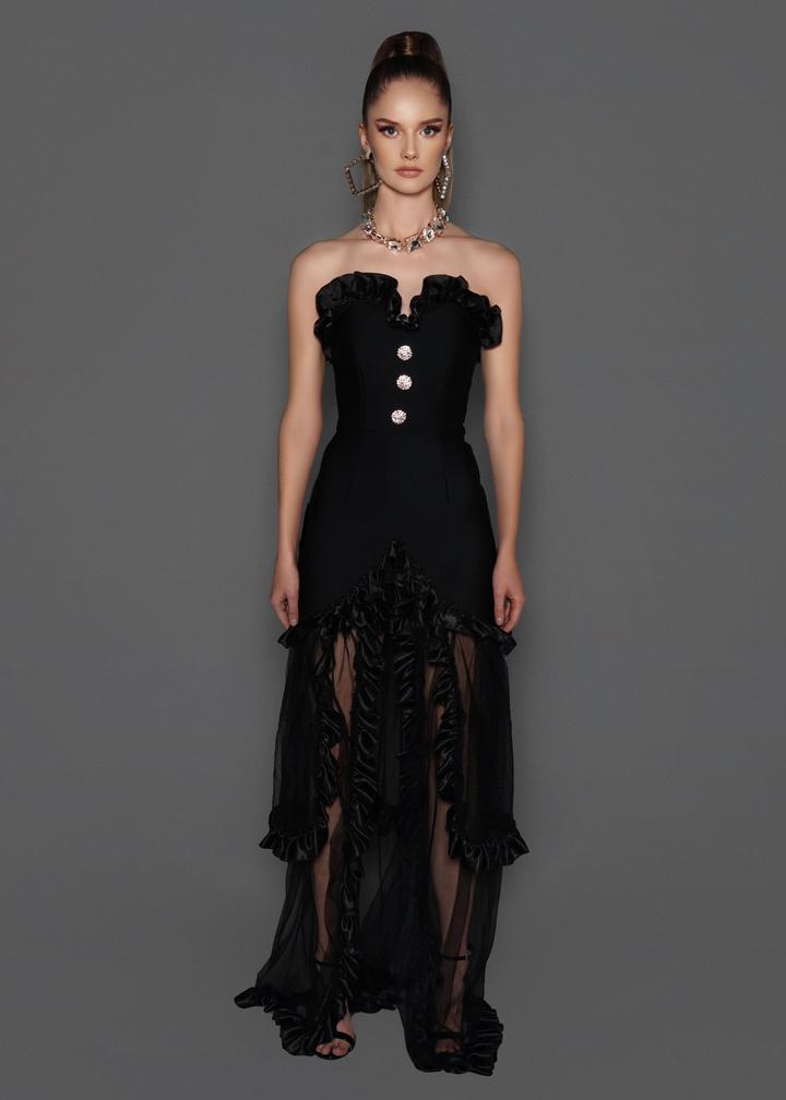 Vestido longo tomara que caia com busto em renda, babados na barra, fenda frontal e cauda assimétrica fluida – look sofisticado e elegante.