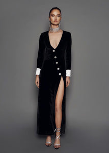 Vestido Longo em Veludo com Decote V Profundo, Manga Longa, Fenda Frontal e Botões Decorativos Elegantes