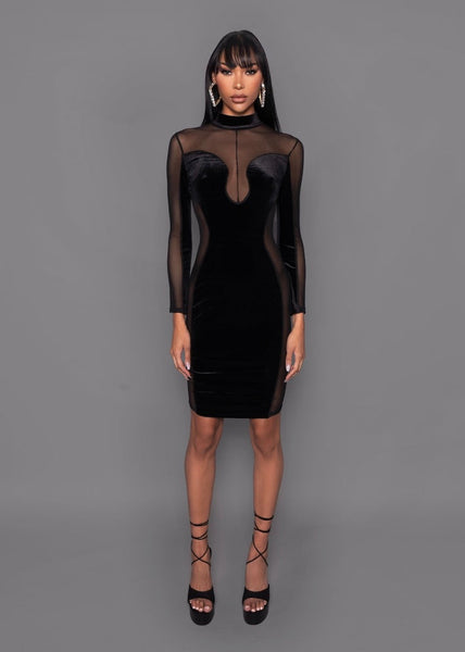 Vestido Midi em Veludo com Tule nas Laterais Manga Longa