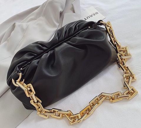 Bolsa Pequena de Ombro em Couro e Alça de Corrente
