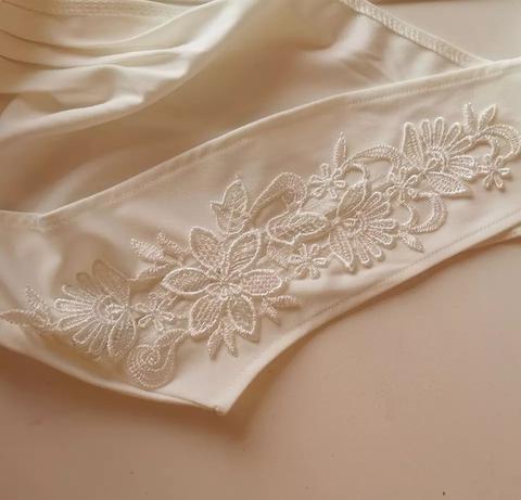 Macacão Branco Pantalona sem Mangas Decote V