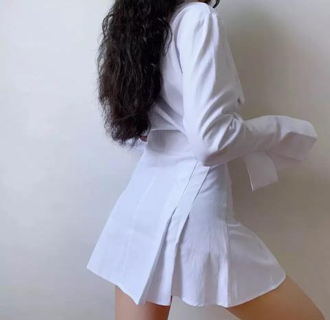 Vestido Curto Solto com Botões Manga Longa