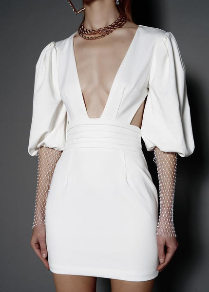 Vestido Curto Justo com Manga Balão Decote V Profundo Costas Aberta