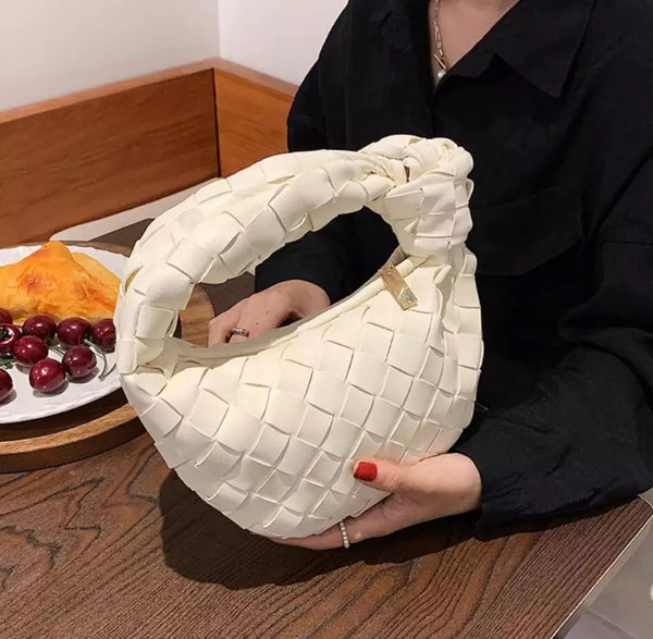 Bolsa Pequena de Mão Artesanal em Couro com Nó