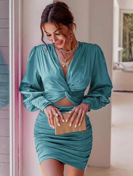 Vestido Curto Drapeado Manga Longa Bufante Recorte na Cintura