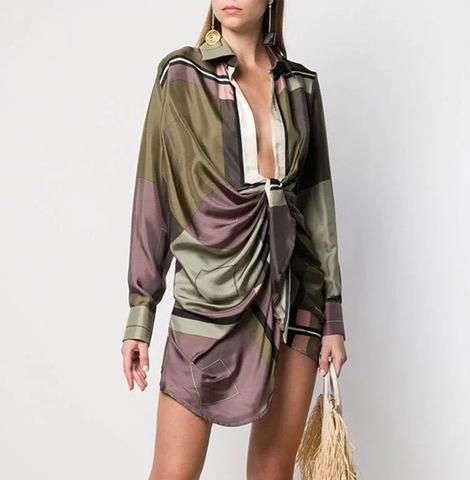 Vestido Curto Solto Decote V Manga Longa Bloco de Cor