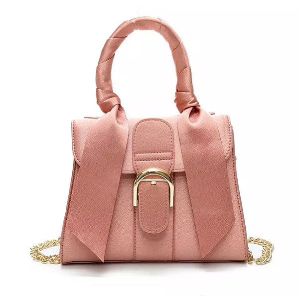Bolsa Pequena de Ombro em Cetim Alça de Corrente