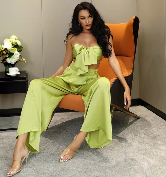 Conjunto de Cetim Top Curto e Calça Pantalona Cintura Alta
