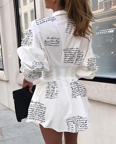 Vestido Curto Solto Impresso com Botões Manga Longa