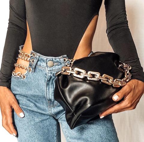 Calça Jeans Cintura Alta com Decoração em Corrente