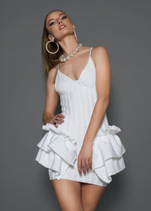 Vestido Curto Justo com Babados e Alcinha Decote V