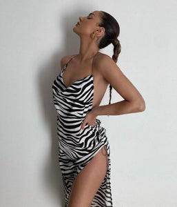 Vestido Longo Decote V Frente Única com Fenda Zebra
