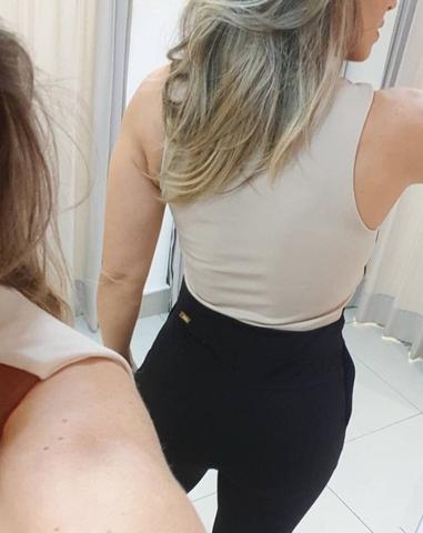 Sleeveless Jumpsuit with Zipper Closure and Color Block Pockets