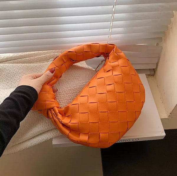 Bolsa Pequena de Mão Artesanal em Couro com Nó