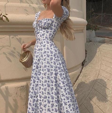 Vestido Midi Floral Azul com Fenda Manga Curta e Decote Reto