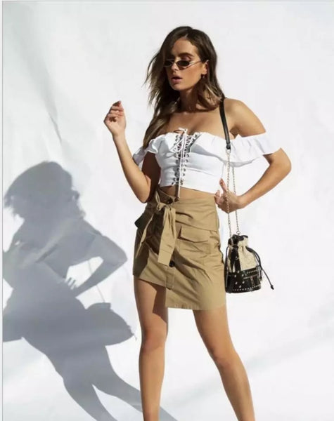 Cropped Branco Ombro a Ombro com Babados
