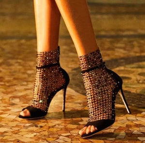 Sandália Peep Toe Salto Alto Fino com Cristais