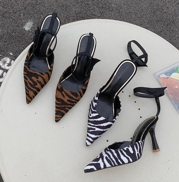 Scarpin Salto Médio Fino Animal Print Zebra