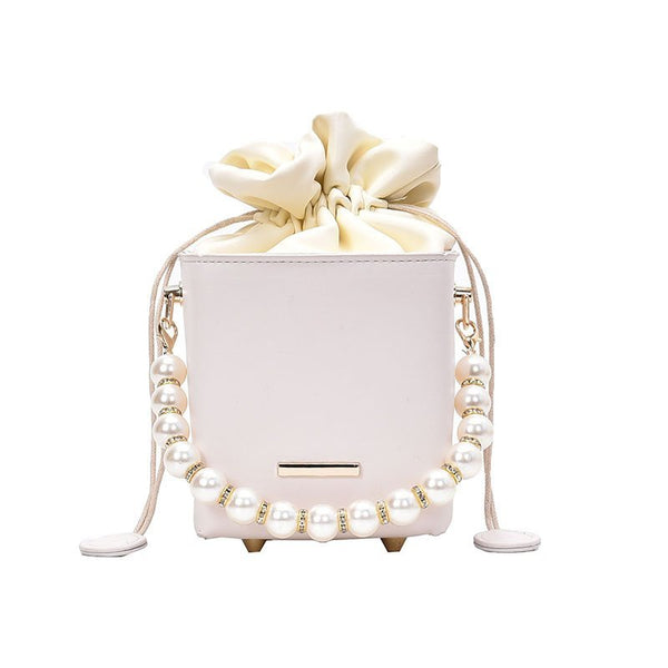 Mini Bolsa de Couro com Alça Perolada