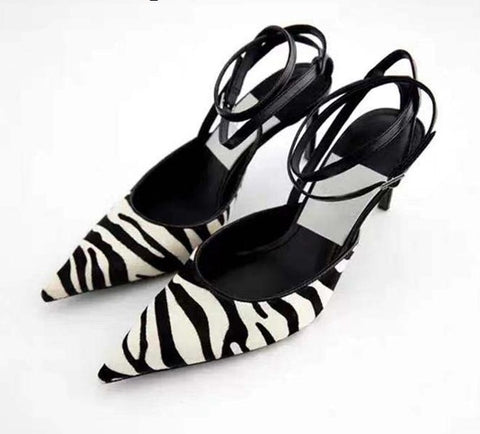 Scarpin Salto Médio Fino Animal Print Zebra