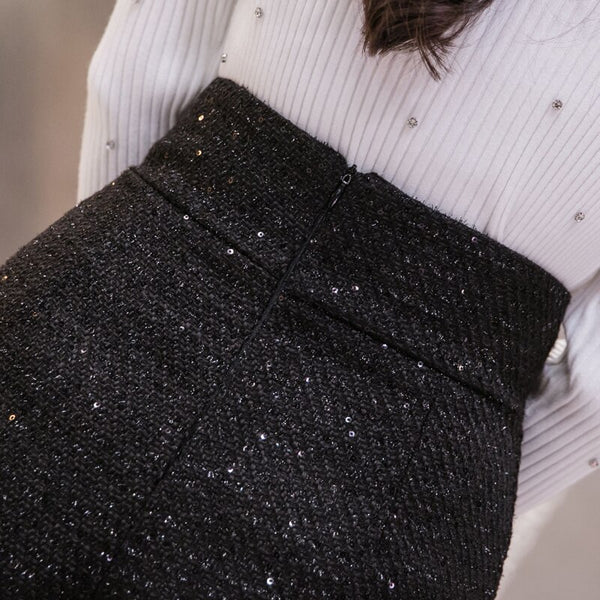 Shorts Preto de Lã Cintura Alta com Cinto e Cristais