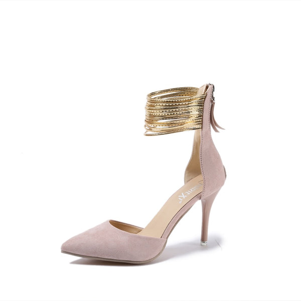 Scarpin Salto Médio Fino com Correia de Metal