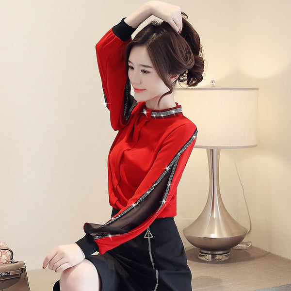 Blusa Solta Fina Manga Longa e Gola Alta com Diamantes