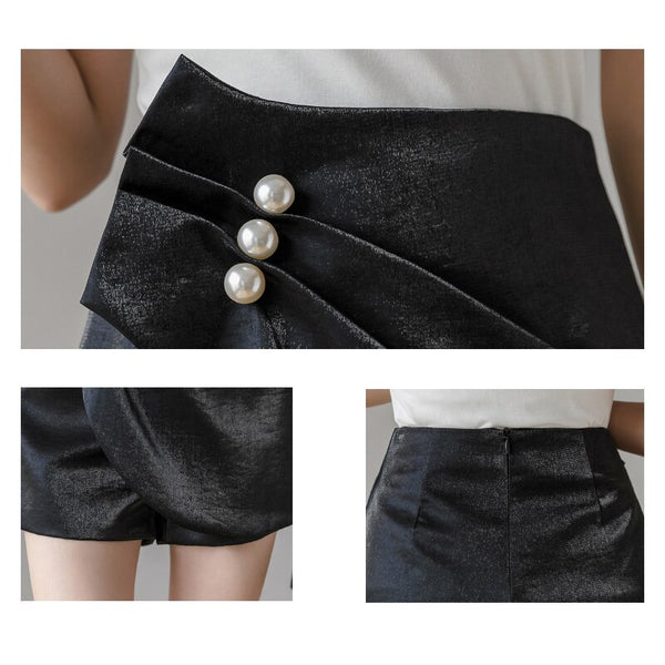 Shorts de Cetim Cintura Alta Plissado com Pérolas