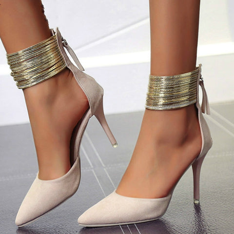 Scarpin Salto Médio Fino com Correia de Metal