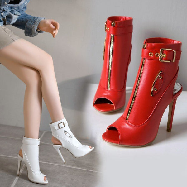Bota Peep Toe de Couro Cano Curto Salto Alto Fino com Zíper e Fivela