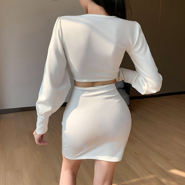 Vestido Curto Justo com Manga Longa e Recorte na Cintura Decote V Branco
