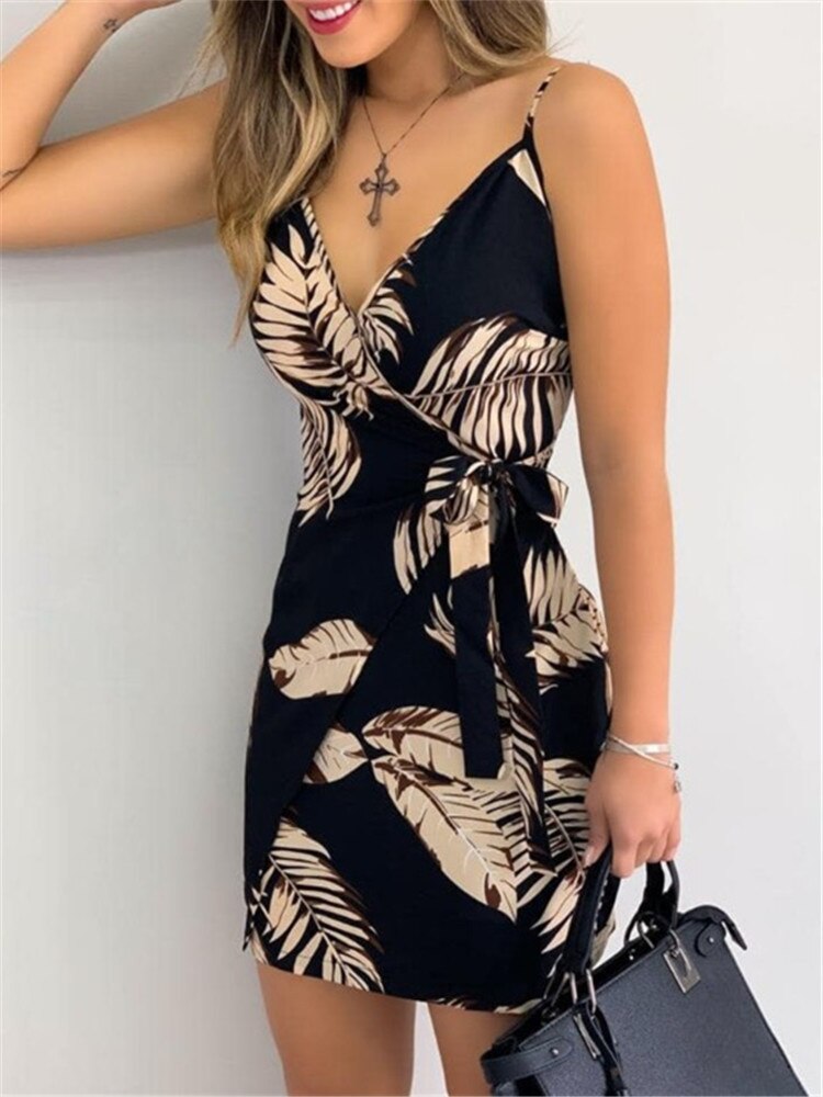 Vestido Curto de Alcinha Estampado Decote V