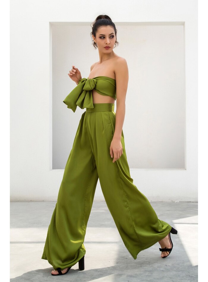 Conjunto de Cetim Top Curto e Calça Pantalona Cintura Alta