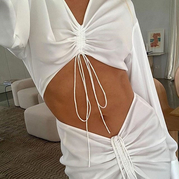 Vestido Longo Aberto no Abdômen Decote V Manga Longa