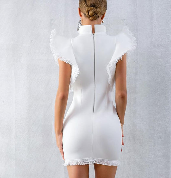 Vestido Curto Justo com Diamantes e Babados Manga Curta