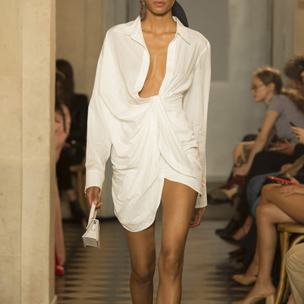 Vestido Curto Solto Assimétrico Decote V com Manga Longa e Amarração Branco