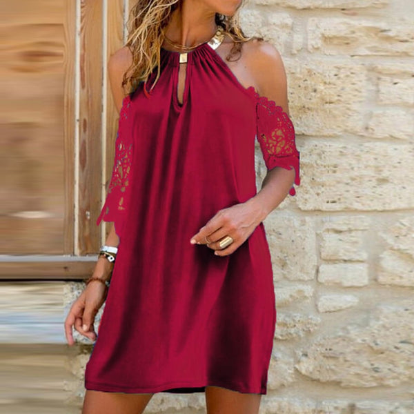 Vestido Curto Solto com Gola Alta de Metal
