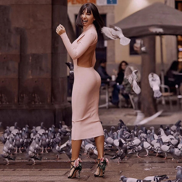 Vestido Midi Justo com Gola Alta e Manga Longa Costas Abertas