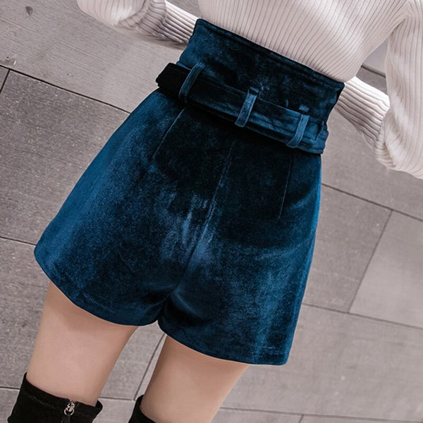 Shorts Solto de Veludo Cintura Alta com Cinto e Botões