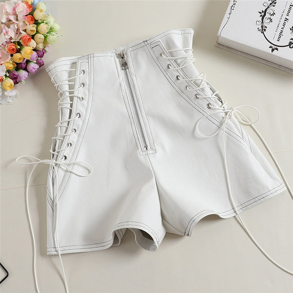 Shorts Curto de Couro Cintura Alta com Amarração