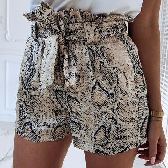 Shorts Cintura Alta com Amarração Animal Print Cobra