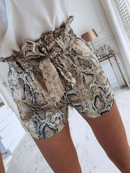 Shorts Cintura Alta com Amarração Animal Print Cobra
