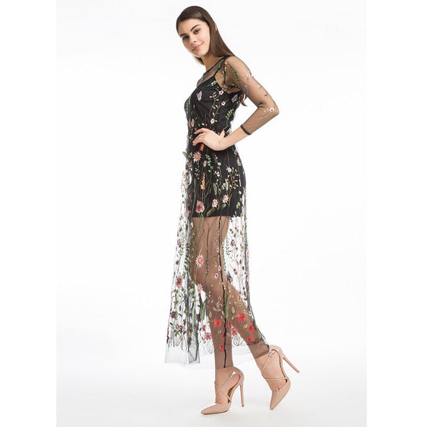 Vestido Longo em Tule Bordado Floral Manga Longa