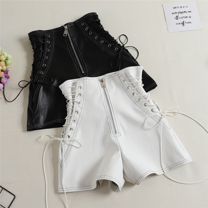 Shorts Curto de Couro Cintura Alta com Amarração