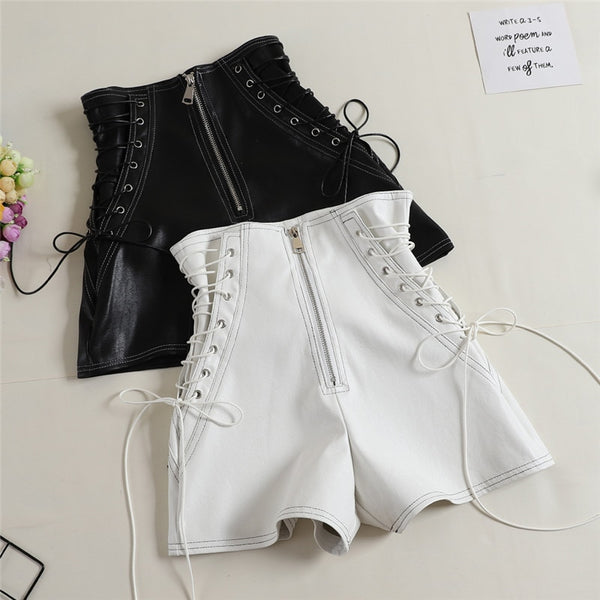 Shorts Curto de Couro Cintura Alta com Amarração